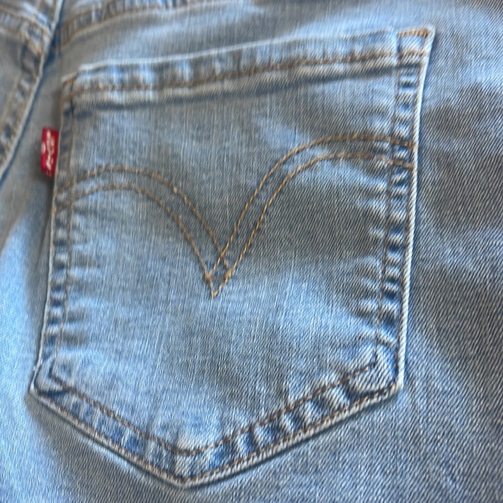 Genuine Levi's Women's Mid-Rise Mid-Length Jean Shorts Red Tab - Picture 7 of 8